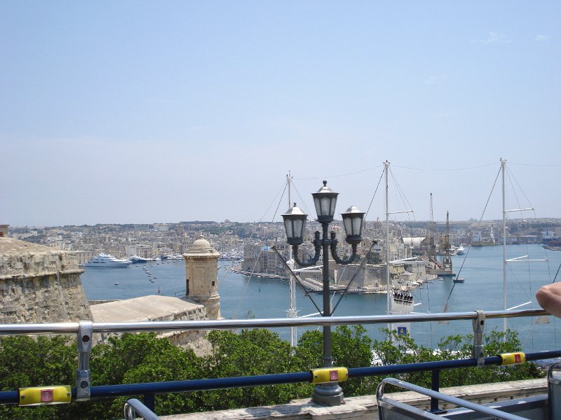 73 Hinter der Leuchte.jpg